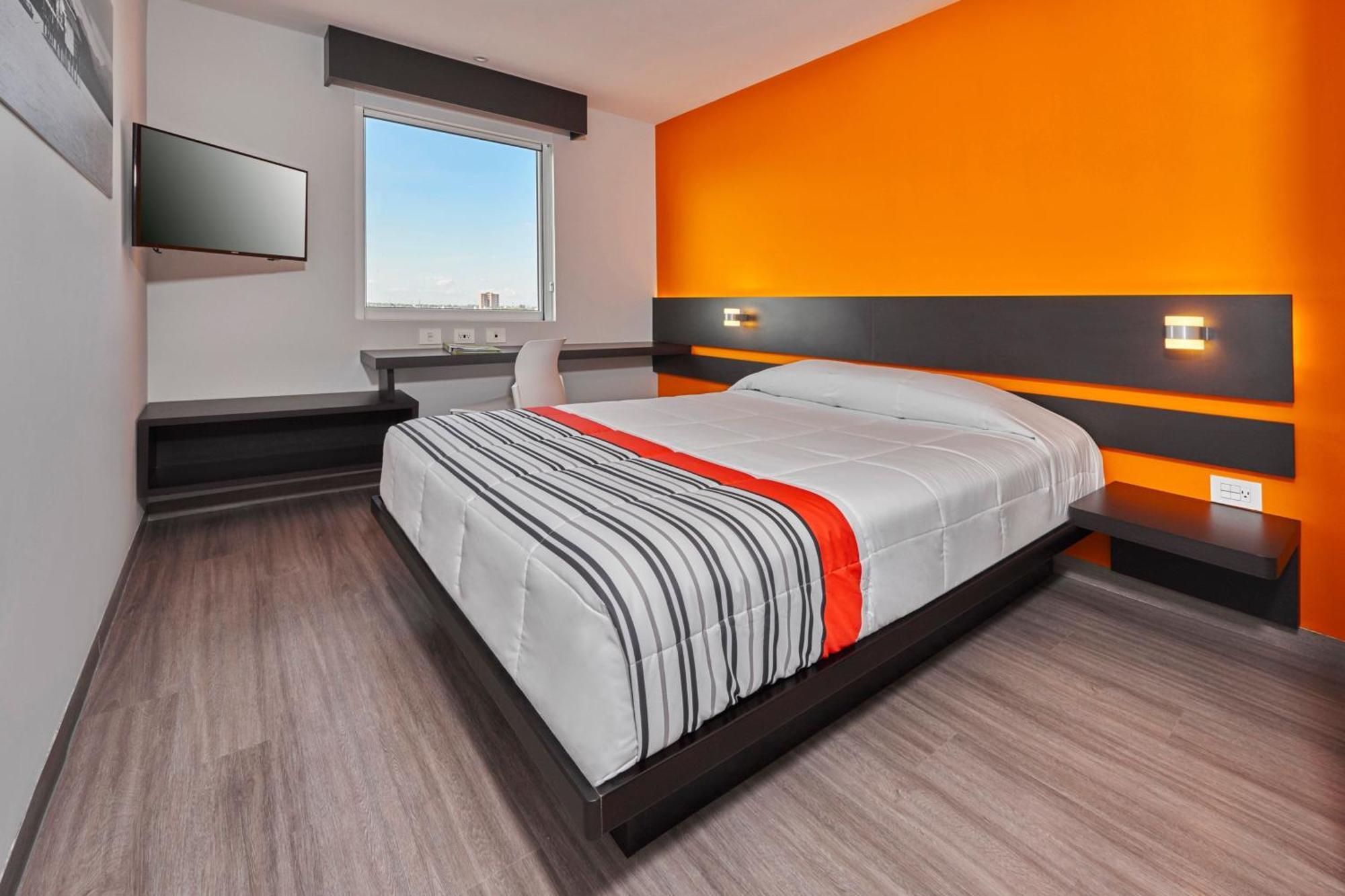 Express Junior By Marriott Centro De Convenciones Hotel León