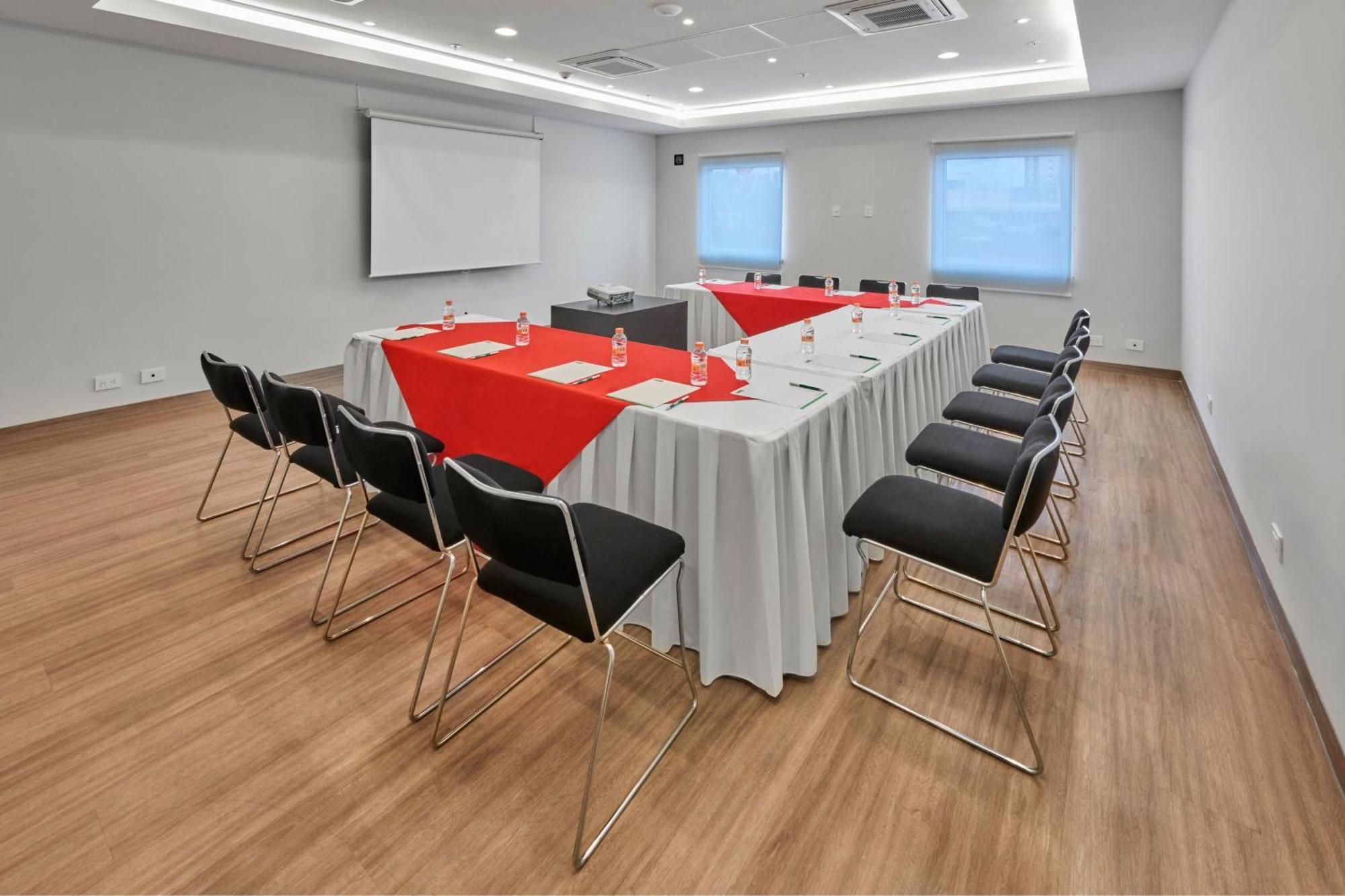 Express Junior By Marriott Centro De Convenciones Hotel