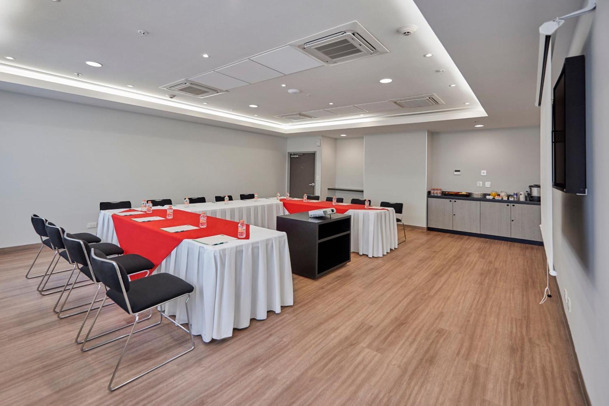 Express Junior By Marriott Centro De Convenciones 3* León