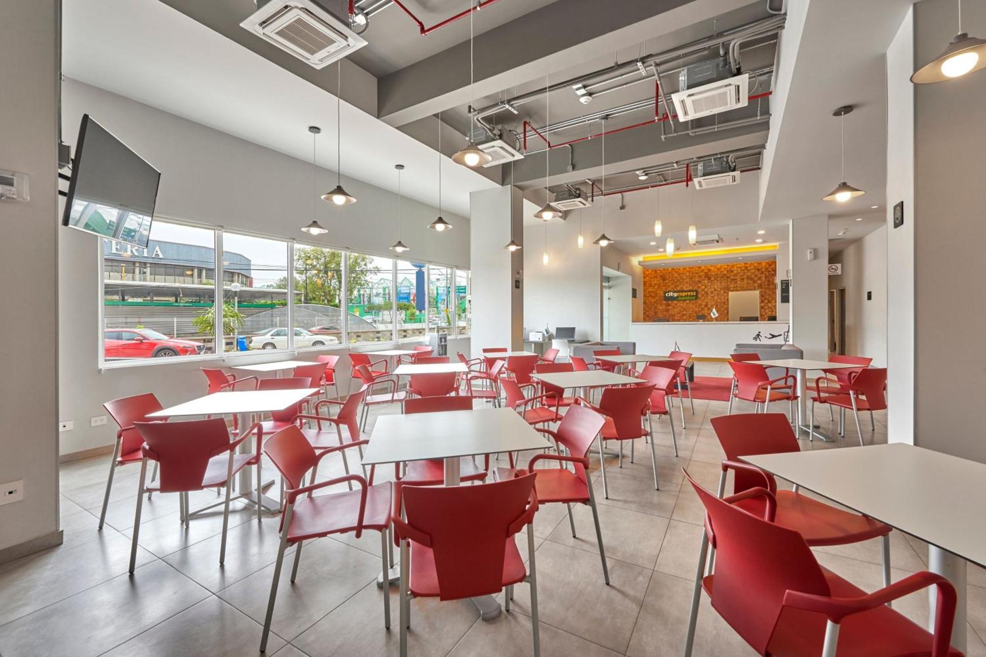 Express Junior By Marriott Centro De Convenciones Hotel