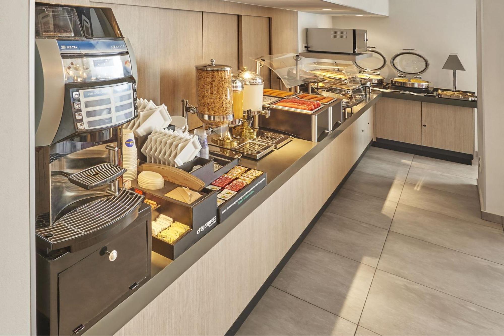 Express Junior By Marriott Centro De Convenciones Hotel 3*