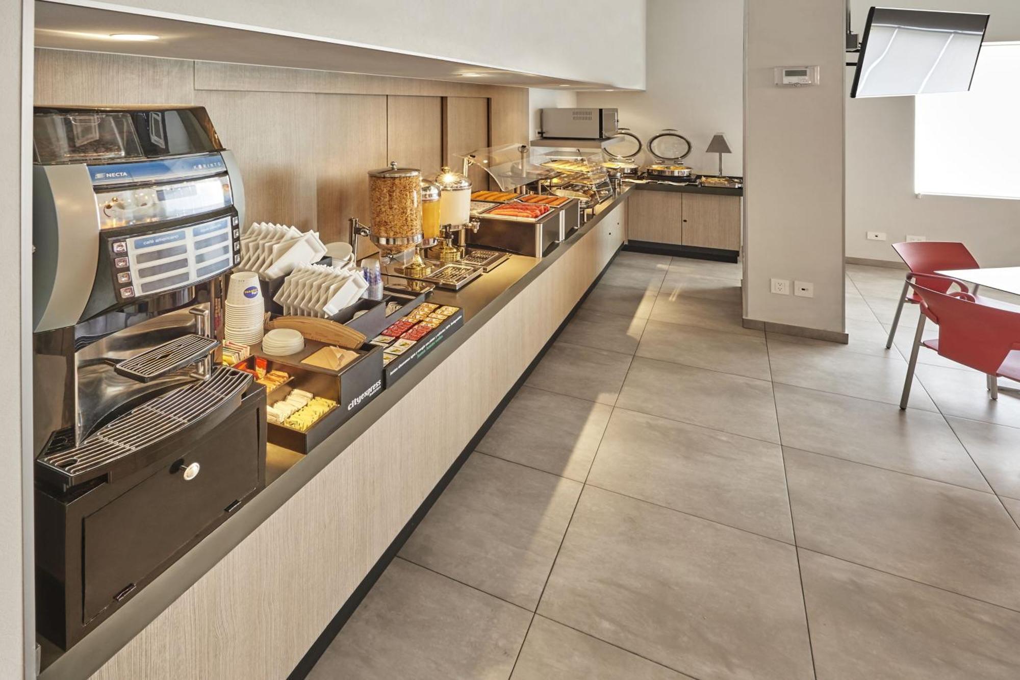 Express Junior By Marriott Centro De Convenciones Hotel 3*