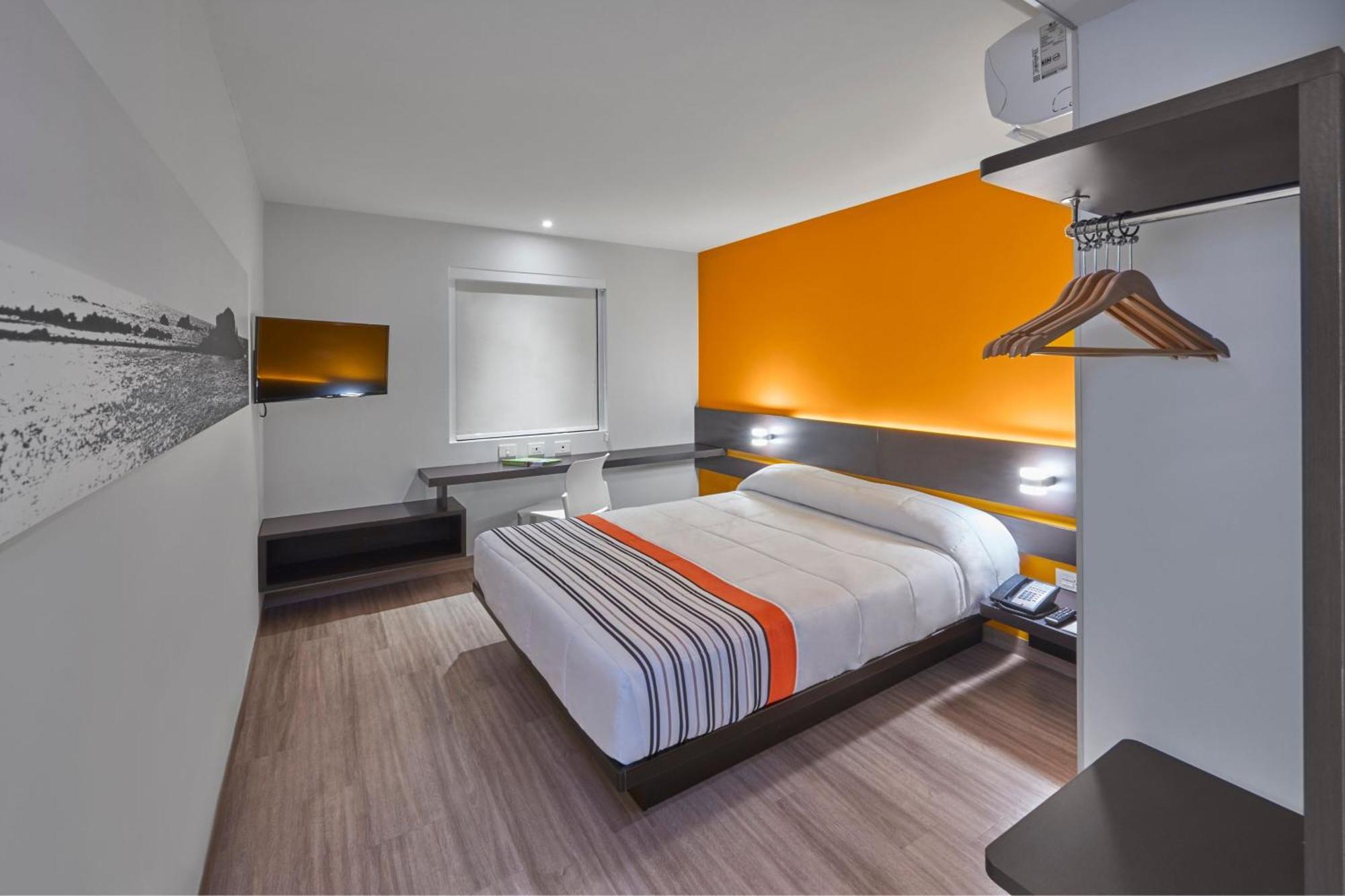 Express Junior By Marriott Centro De Convenciones 3* León